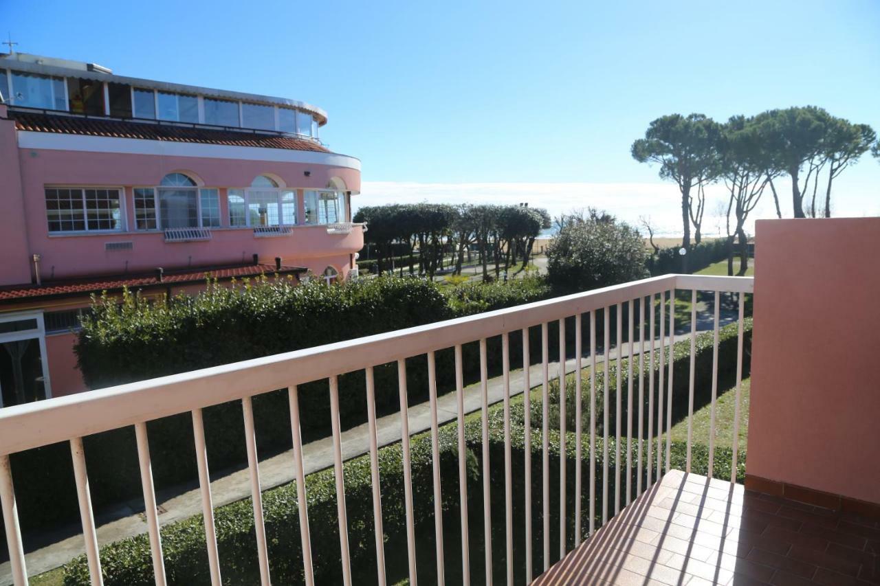 Seaside Terrace & Pool Getaway Appartement Cavallino-Treporti Buitenkant foto