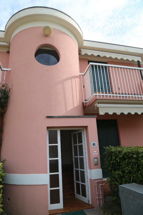 Seaside Terrace & Pool Getaway Appartement Cavallino-Treporti Buitenkant foto